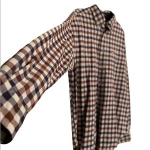 Tommy Hilfiger Dress Shirt. Size MED